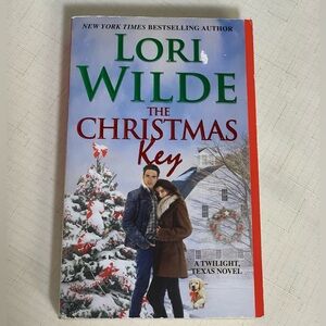 Christmas Key Book Twilight Texas Novel Lori Wilde Paperback Winter Holiday Cozy